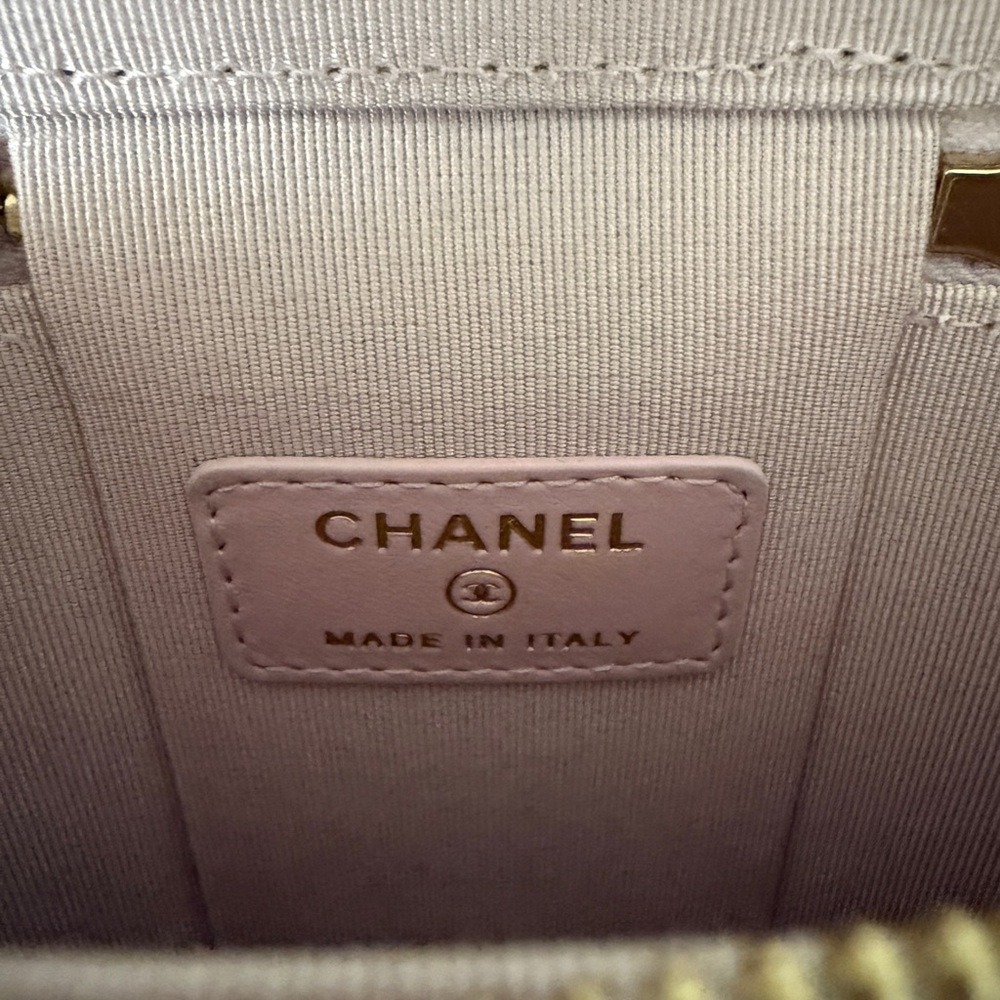 Chanel Vanity - Picture 2 of 7